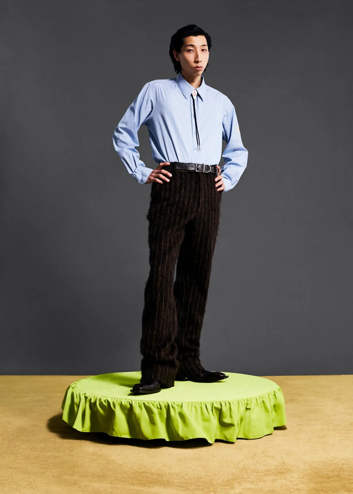 TAILORED RELAXED FIT TROUSER in BROWN GOLD STRIPE
