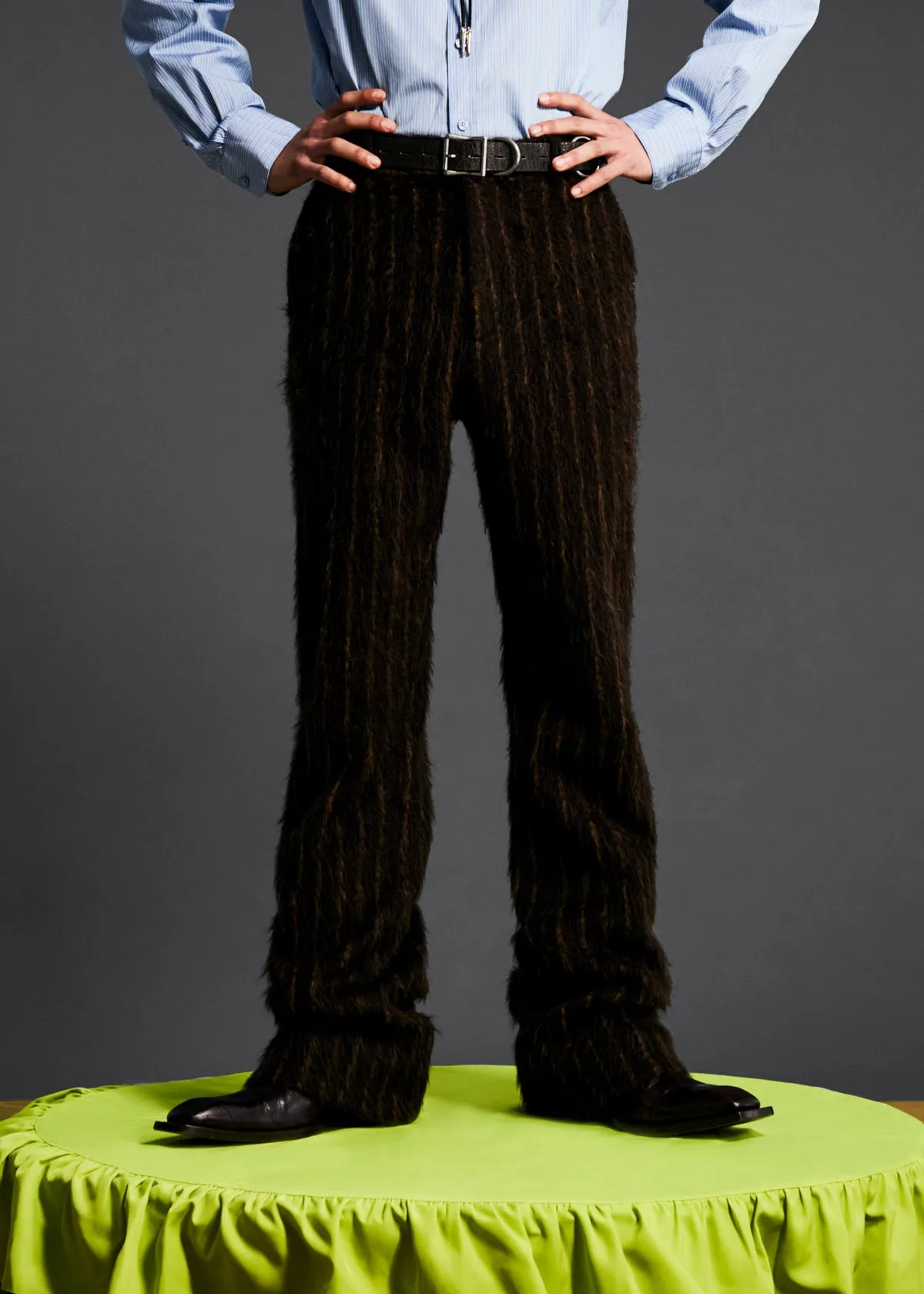 TAILORED RELAXED FIT TROUSER in BROWN GOLD STRIPE